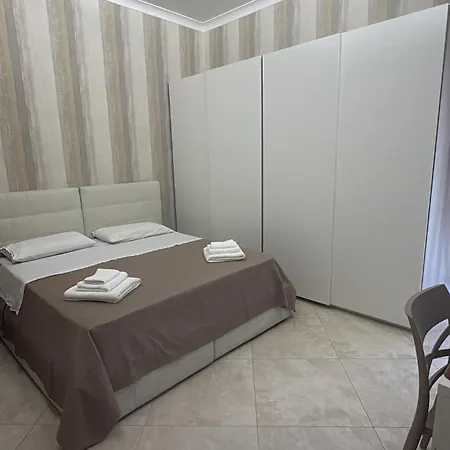 Essential Big House Apartament Neapol